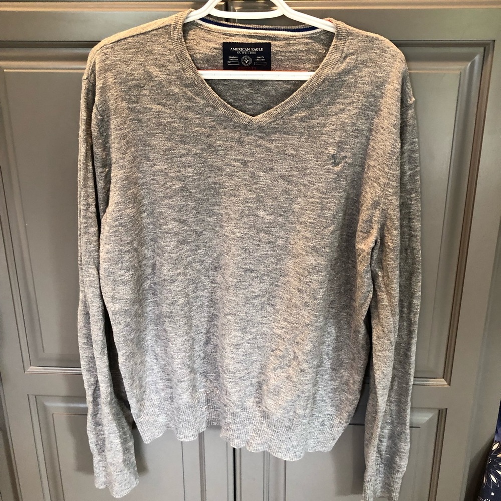 Men’s American Eagle grey sweater.